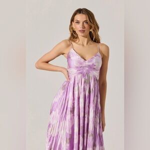 ASTR the label - NEW/WOT Elegant Purple Floral Women's Dress